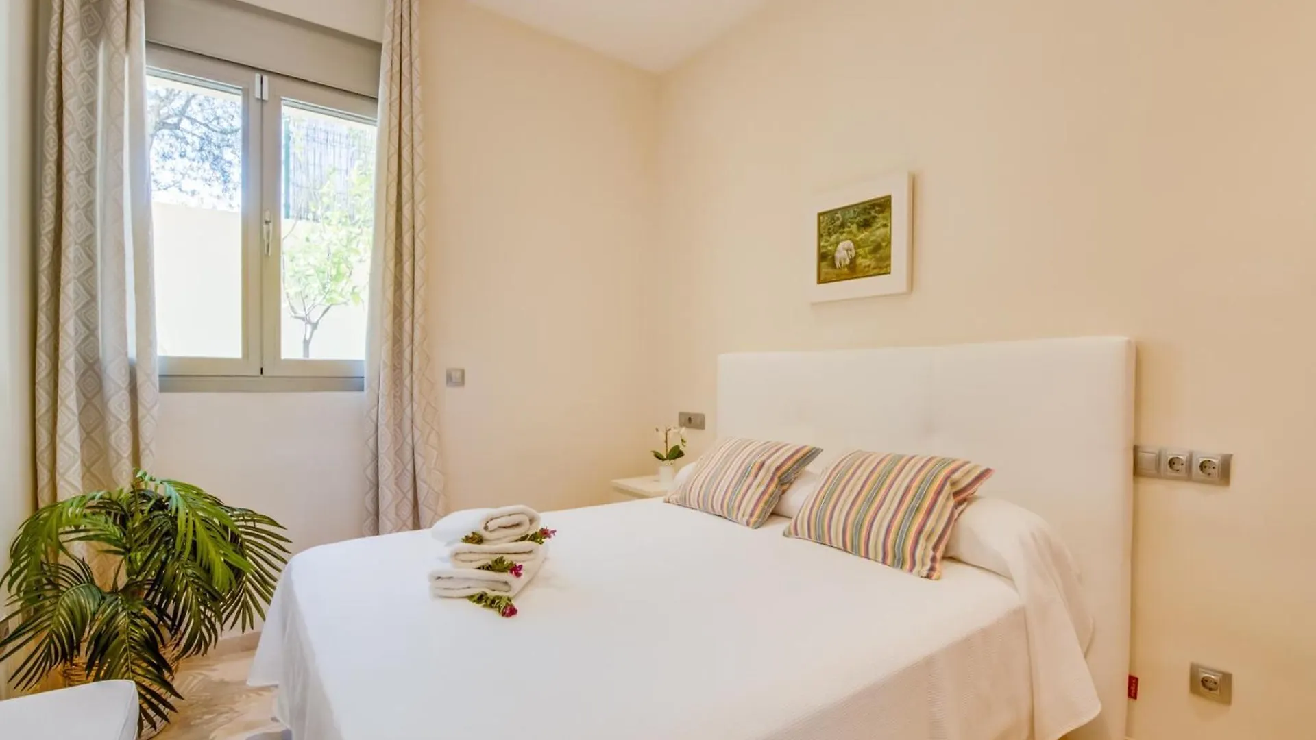 Stunning Villa With Private Terrace Alcanada
