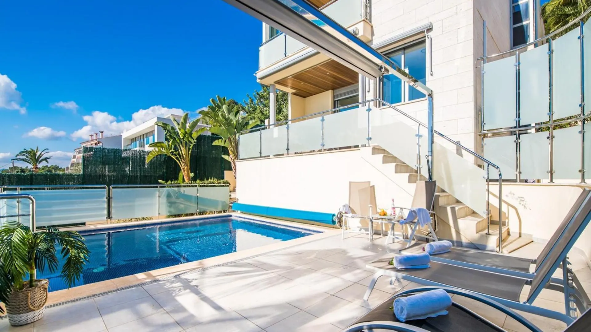 Дом отдыха Stunning Villa With Private Terrace Alcanada
