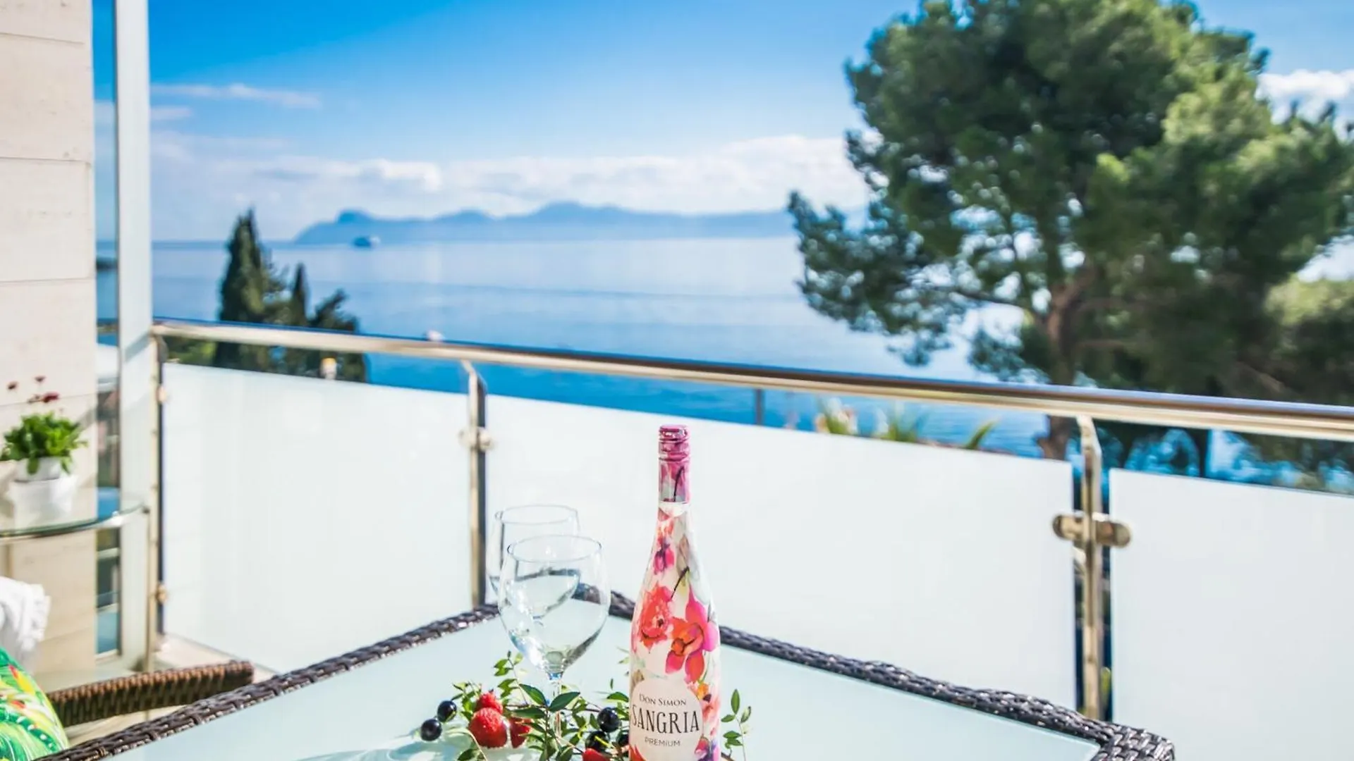Stunning Villa With Private Terrace Alcanada