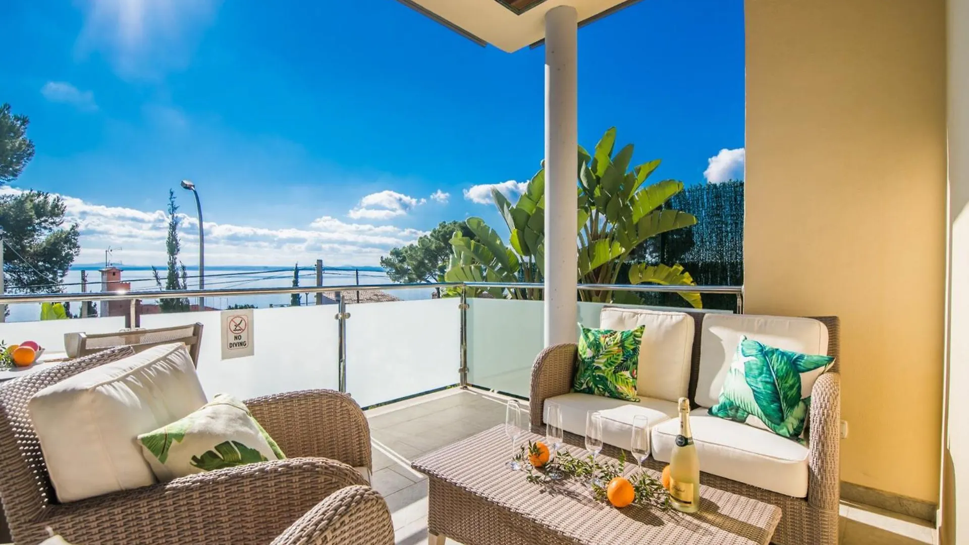 Дом отдыха Stunning Villa With Private Terrace Alcanada