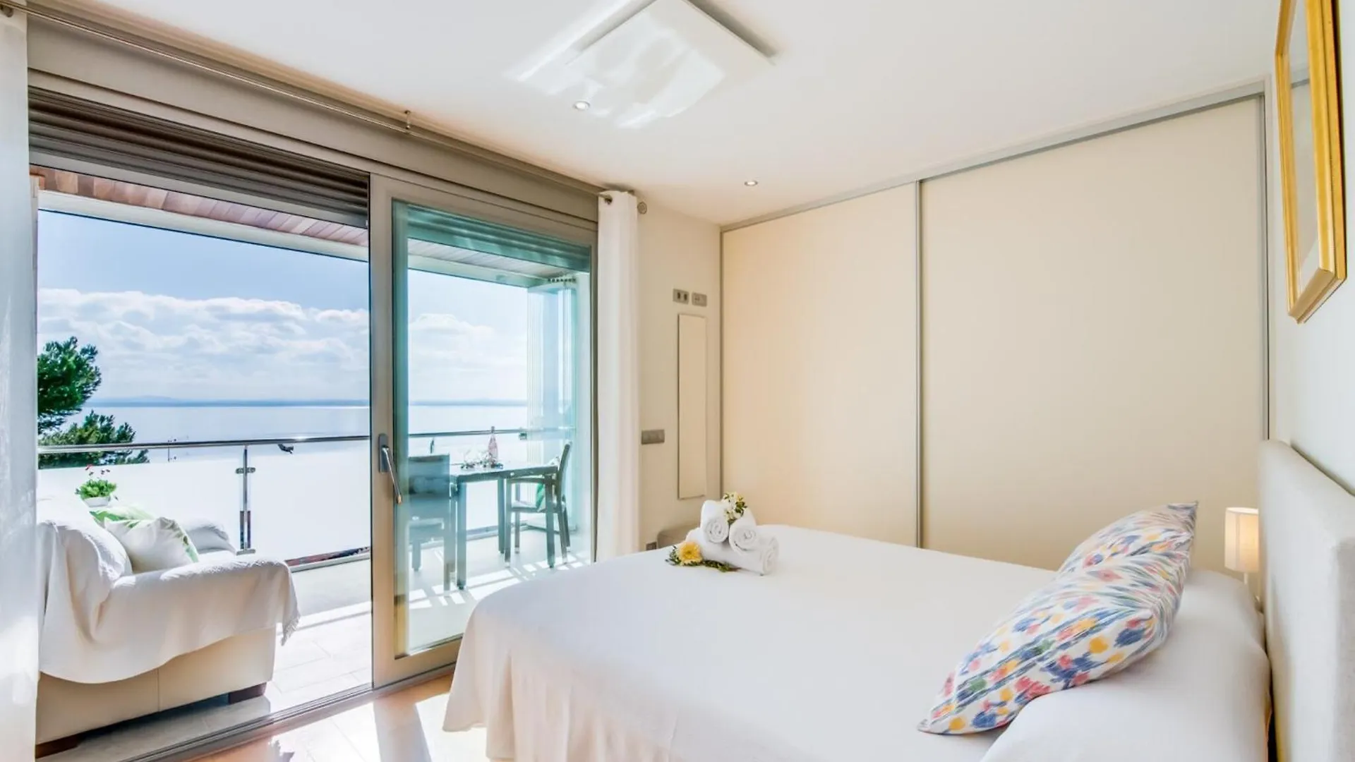 Stunning Villa With Private Terrace Alcanada 0*,